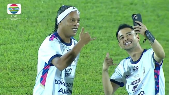 Statistik Ronaldinho Saat Bermain Bareng Rans Nusantara di Ajang Trofeo, Minim Tembakan Banyakan Foto-foto