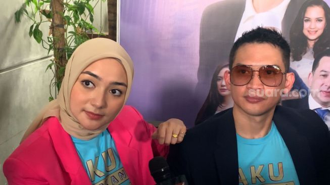 Dirangkul Citra Kirana, Rezky Aditya Ngibrit Ditanya Soal Tes DNA Anak Wenny Ariani