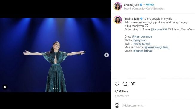 Foto: Kenakan Dress Emerald saat Perform di Konser Rossa, Andina Julie Auranya Makin Cetar (instagram/andina_julie)