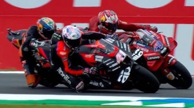 Aksi Aleix Espargaro di MotoGP Belanda 2022 bikin Francesco Bagnaia ketar-ketir (Instagram/aleixespargaro)