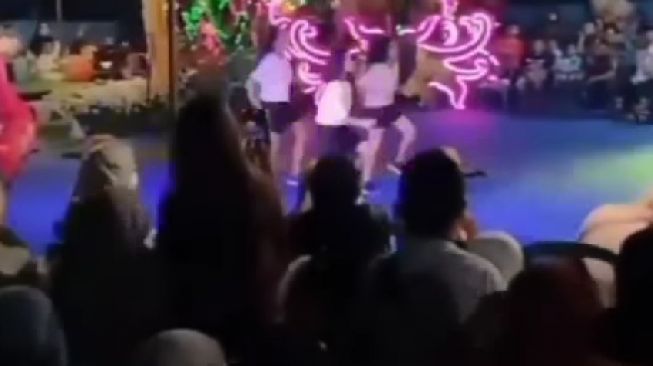 Tiga wanita yang menari di salah satu acara religi (Ist)