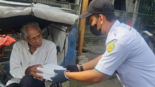 Baznas Berbagi Kebahagiaan Lewat Program Bank Makanan demi Penuhi Gizi Pekerja Rentan di Depok dan Jakarta