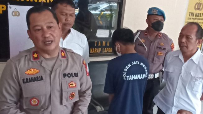 Terungkap! Pemuda Bakar Rumah Warga Di Cipinang Muara Ternyata Seorang Pengamen