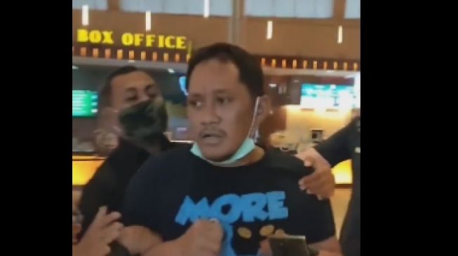 Viral Pria Terduga Pelaku Pencabulan Anak-anak di Mall Berupaya Kabur Saat Kepergok, Sempat Ancam Bunuh Perekam Video