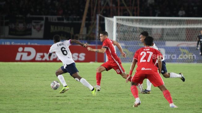 Pertandingan Grup A Piala Presiden 2022 antara Persis Solo vs Persita Tangerang di Stadion Manahan, Solo, Senin (27/6/2022). [Suara.com/Ronald Seger Prabowo]