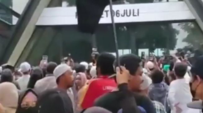Promo Miras 'Muhammad dan Maria' Ratusan Umat Muslim di Bogor Bersholawat di Eks Holywings, Netizen: Setannya Kepanasan
