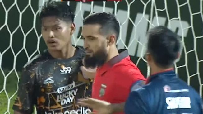 Suasana laga Piala Presiden 2022 antara Borneo FC Samarinda vs RANS Nusantara FC di Stadion Segiri, Samarinda, Selasa (28/6/2022) sore. [Tangkapan layar Vidio.com]