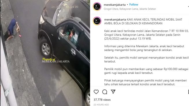 Pemobil melindas kaki bocah yang sedang mencari bola tersangkut di selokan (Instagram/merekamjakarta)