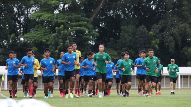 Para penggawa Timnas U-19 berlatih bersama (Twitter / @qq288_today)