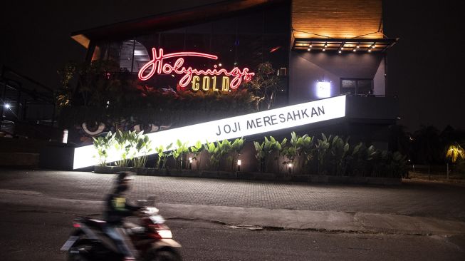 Suasana outlet Holywing di Kelapa Gading, Jakarta, Senin (27/6/2022).  ANTARA FOTO/Muhammad Adimaja