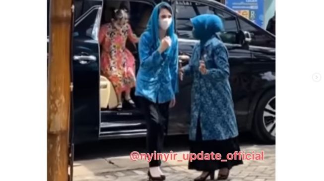 Sikap Arumi Bachsin Saat Kunjungan Jadi Ibu Wakil Gubernur Viral Diomongin, Kenapa?