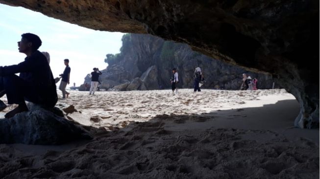 Pantai Watulawang: Surga Tersembunyi di Gunung Kidul