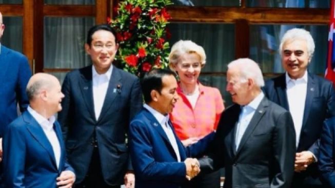 5 Gaya Jokowi Ketemu Para Pemimpin Dunia di Jerman, Kena Tinju PM Inggris?