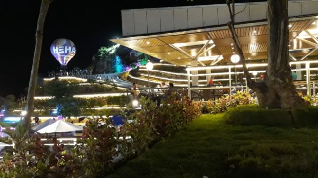 HeHa Ocean Night View Tempat Makan Romantis dan Instagrameble