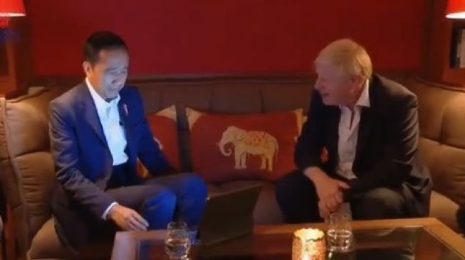 Presiden Jokowi dan PM Inggris Boris Johnson (Twitter/murtadhaOne1)