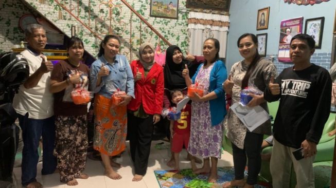 KKN Individu Mahasiswa UNTAG Surabaya di Kampung Kue Rungkut Lor