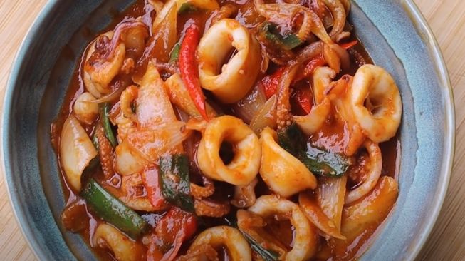 Resep Cumi Saus Padang Chef Devina Hermawan Enak dan Menggugah Selera