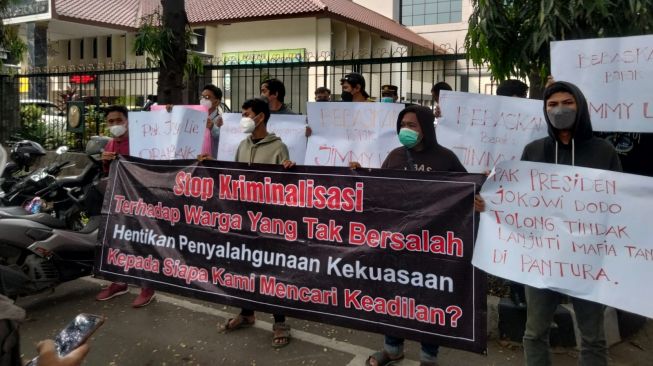 Dukungan Berdatangan, Puluhan Warga Geruduk PN Tangerang: Jimmy Lie Menentang Mafia Tanah