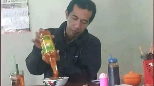 Viral Sosok Pria Mirip Jokowi Lagi Asyik Makan Mi Ayam, Warganet: Saya Tak Asing dengan Roman Mukanya