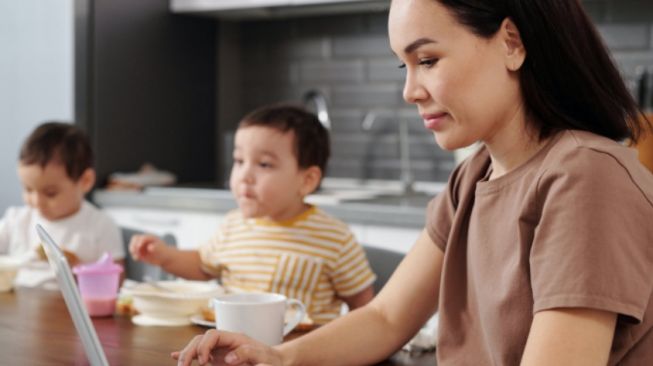 3 Hal Ini Bisa Memotivasi Ibu untuk Tetap Produktif Berpenghasilan