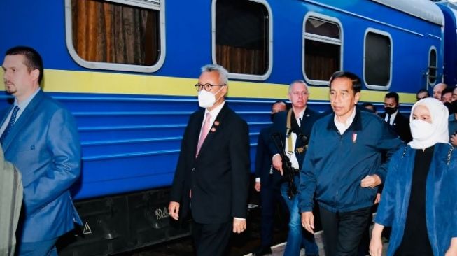 Presiden Jokowi dan rombongan menuju Ukraina (Twitter/murtadhaOne1)