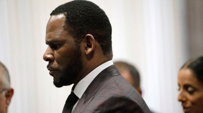 Dihukum 30 Tahun Penjara, Jejak Seksual R Kelly yang Pernah Diperkosa Wanita Lebih Tua