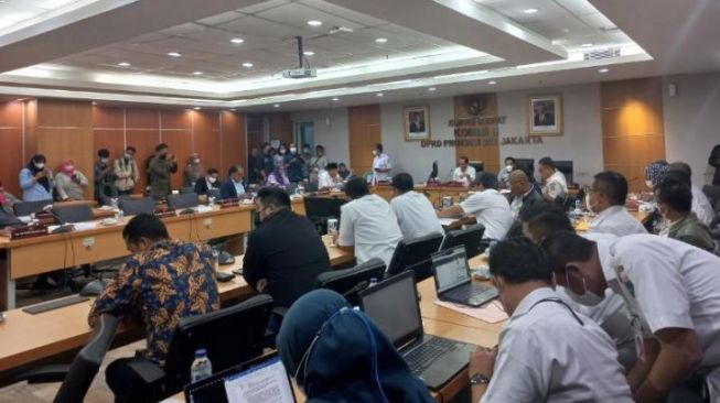 Didatangi General Manajer Holywings , DPRD DKI : Kalian Sombong, Harusnya Belajar