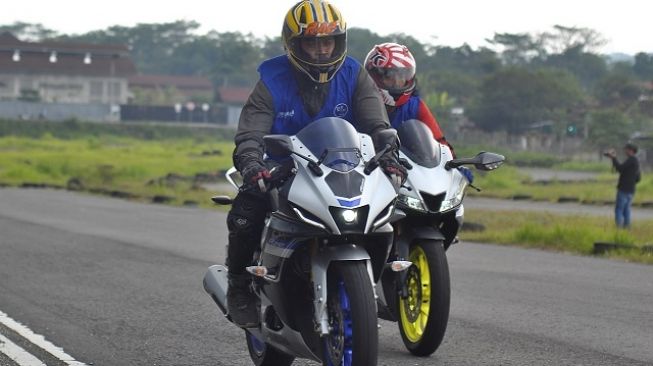 bLU cRU Riding Experience di Boyolali Ajak Konsumen Jajal All-New Yamaha R15 Connected