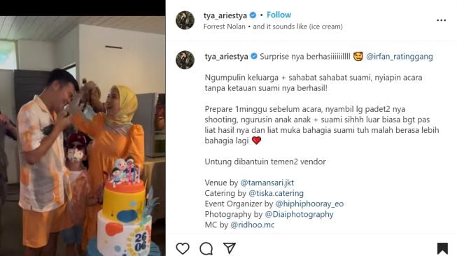 Foto: Kenakan Busana Nuansa Oranye Pada Perayaan Ulang Tahun Sang Suami, Tya Ariestya Cantiknya Bikin Adem