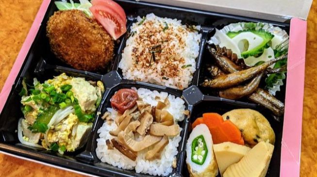 Buka Bekal dari Ibu di Sekolah, Pria Ini Kaget Lihat Isinya: Kenyang 2 Hari