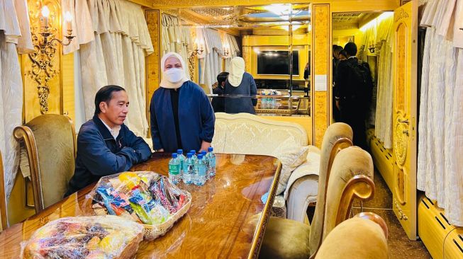 Momen Presiden Jokowi Naik Kereta Luar Biasa ke Ukraina, Kemewahan Interiornya Bikin Takjub