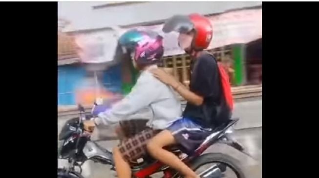 Viral Pria Naik Suzuki Satria Bikin Gagal Fokus, Publik Sebut Efek Peraturan dari Pertamina yang Ribet