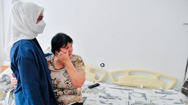Ibu Negara Iriana Joko Widodo saat menjenguk warga Ukraina di sebuah rumah sakit di Kota Kyiv, Ukraina, Rabu (29/6/2022). (Laily Rachev-Biro Pers Sekretariat Presiden)