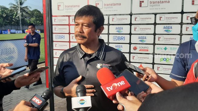 Direktur Teknik PSSI, Indra Sjafri saat ditemui di kawasan Sentul, Kabupaten Bogor, Kamis (30/6/2022) pagi. (Suara.com/Adie Prasetyo Nugraha).