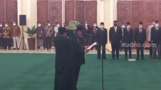 Pelantikan Yandri Susanto sebagai Wakil Ketua MPR RI di Gedung Nusantara IV, Kompleks Parlemen, Senayan, Jakarta, Kamis (30/6/2022). (Suara.com/Bagaskara)