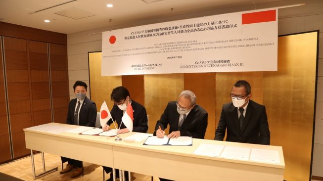 Kementerian Ketenagakerjaan (Kemnaker) melakukan penandatanganan momerandum of understanding (MoU) di Tokyo Jepang, Rabu (29/6/2022). (Dok: Kemnaker)