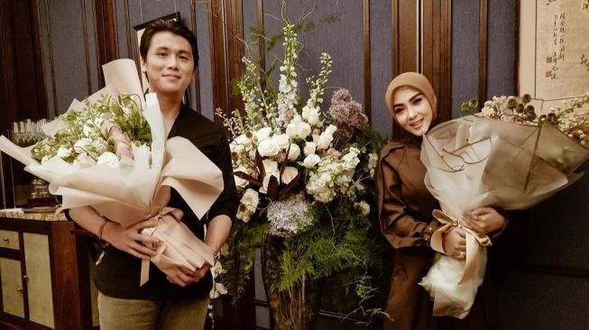 Syahrini dan Reino Barack [Instagram]