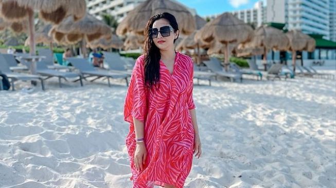 Pamer Potret di Pantai Mexico, Ashanty Disanjung seperti ABG Gegara Pakai Dress Pantai