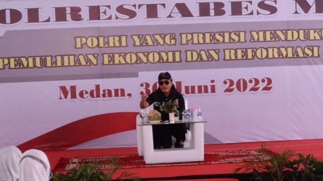 Datang ke Polrestabes Medan, Gus Miftah: Tolong Para Suami TNI-Polri Awasi WhatsApp Grup Istri