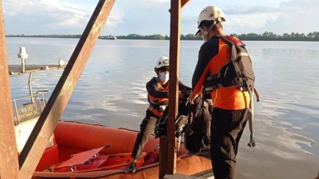 Tarik Tongkang dari Sambas Menuju Pontianak, TugBoat Bintang Intan Laut 7 Tenggelam di Perairan Pulau Penata Besar