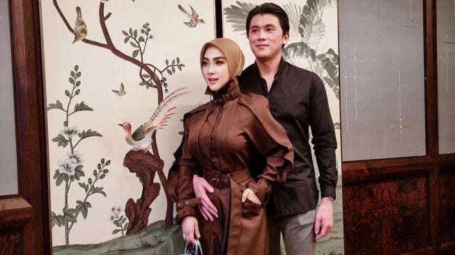 Syahrini dan Reino Barack [Instagram]