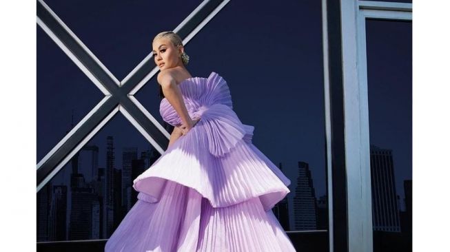 Bikin Bangga, Ini Deretan Gaya Agnez Mo yang Memukau di Cover Harpers Bazaar Vietnam