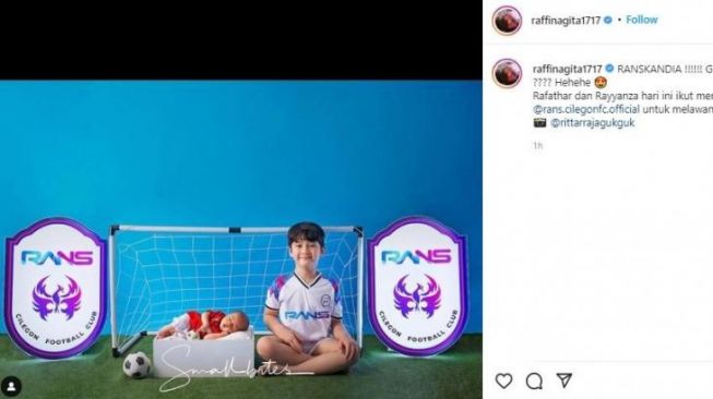 Anak Artis Pakai Jersey Bola. (Instagram/@raffinagita1717)