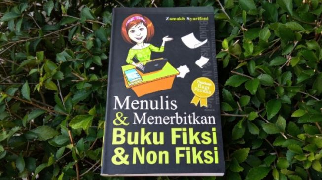 Kiat Menulis dalam Buku "Menulis dan Menerbitkan Buku Fiksi dan Non Fiksi"