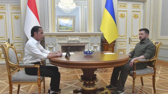 Jokowi Undang Presiden Zelenskyy Hadiri KTT G20