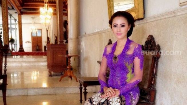 GRay Devi Lelyana Dewi, Putri ke Dua PB XIII Keraton Kasunanan Surakarta Hadiningrat. [Suara.com/Budi Kusumo]