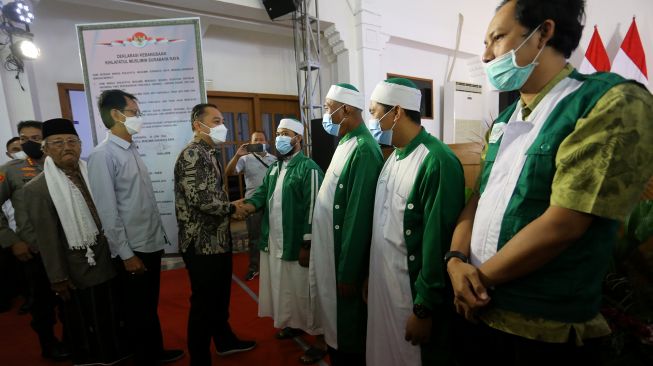Eri Cahyadi Beri Pekerjaan Anggota Khilafatul Muslimin: Mereka Juga Warga Surabaya..!
