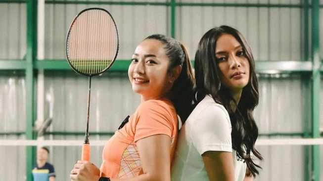 10 Momen Hesti Purwadinata dan Erika Carlina Latihan Bulu Tangkis, Siap Melawan Raisa dan Anya Geraldine