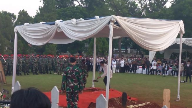 Prosesi Pemakaman Tjahjo Kumolo Berlangsung Khidmat di Taman Makam Pahlawan Kalibata