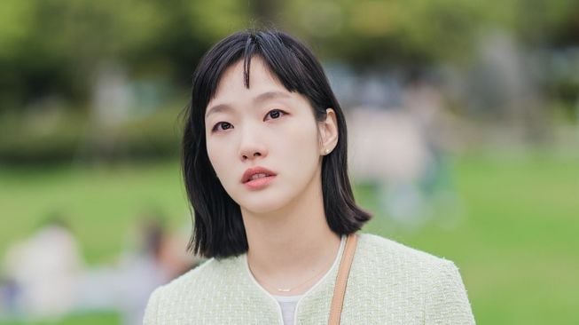 Inspirasi Gaya Kasual, 4 Jaket Kim Go Eun di Drama Korea Yumi's Cells Season 2